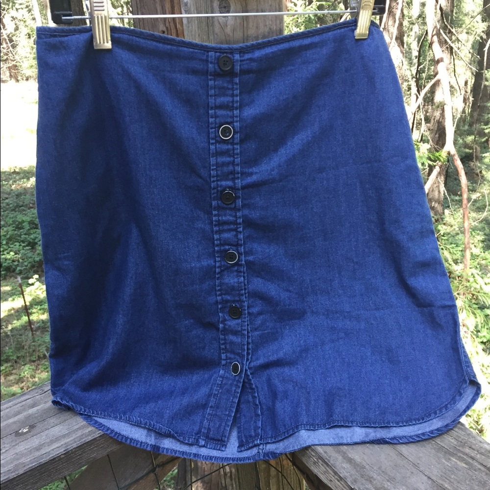 Reed , Basic light weight  navy blue jean  distressed denim mini skirt